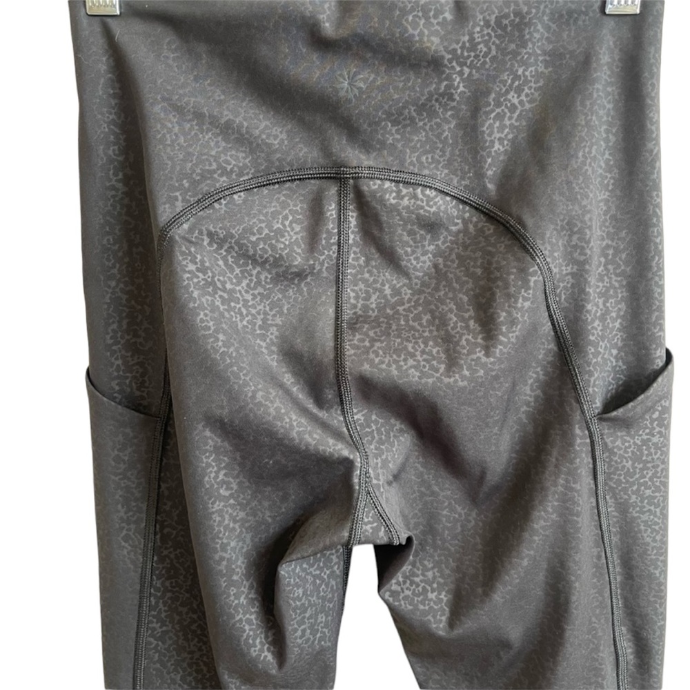 Athleta Ultimate Stash Pocket Embossed XS EUC - Picture 8 of 9